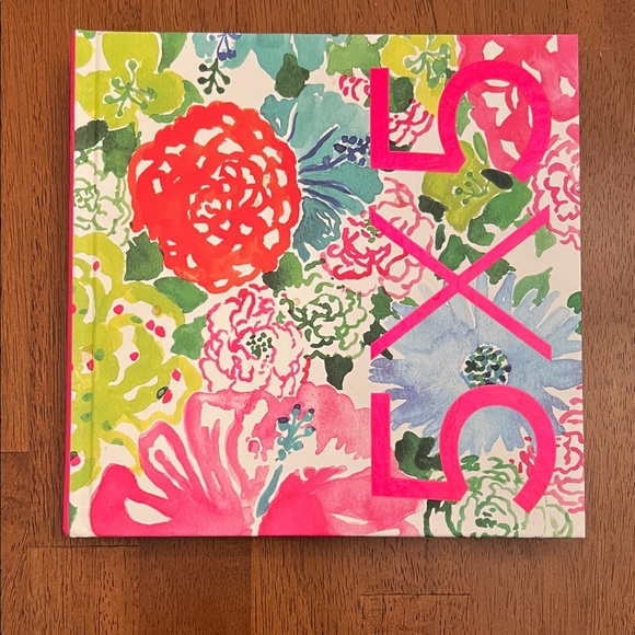 Lilly Pulitzer 5 x 5 Floral Patterned Coffee Table Book with Prints- Like New - Picture 1 of 5